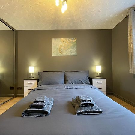 No24 - 2-Bed Boutique Apartment - Hosted By Hutch Lifestyle Royal Royal Leamington Spa Exterior foto
