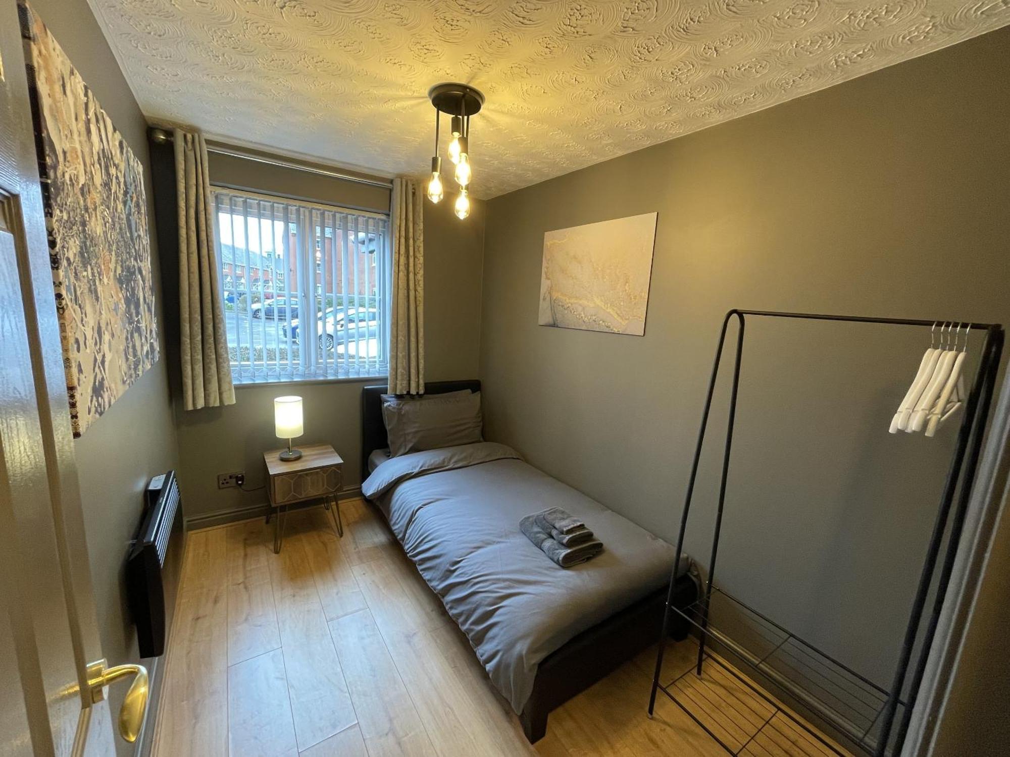 No24 - 2-Bed Boutique Apartment - Hosted By Hutch Lifestyle Royal Royal Leamington Spa Exterior foto