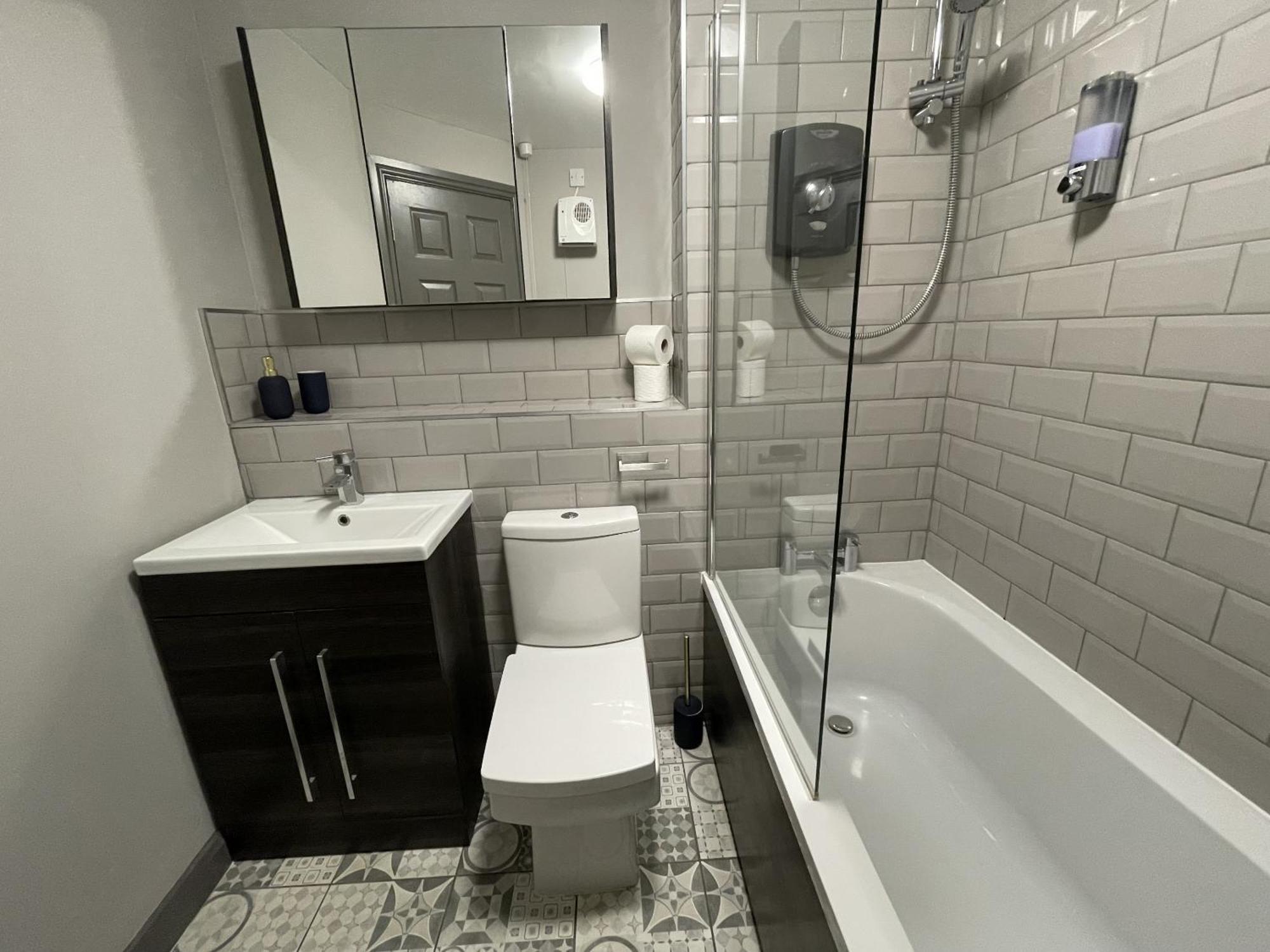 No24 - 2-Bed Boutique Apartment - Hosted By Hutch Lifestyle Royal Royal Leamington Spa Exterior foto