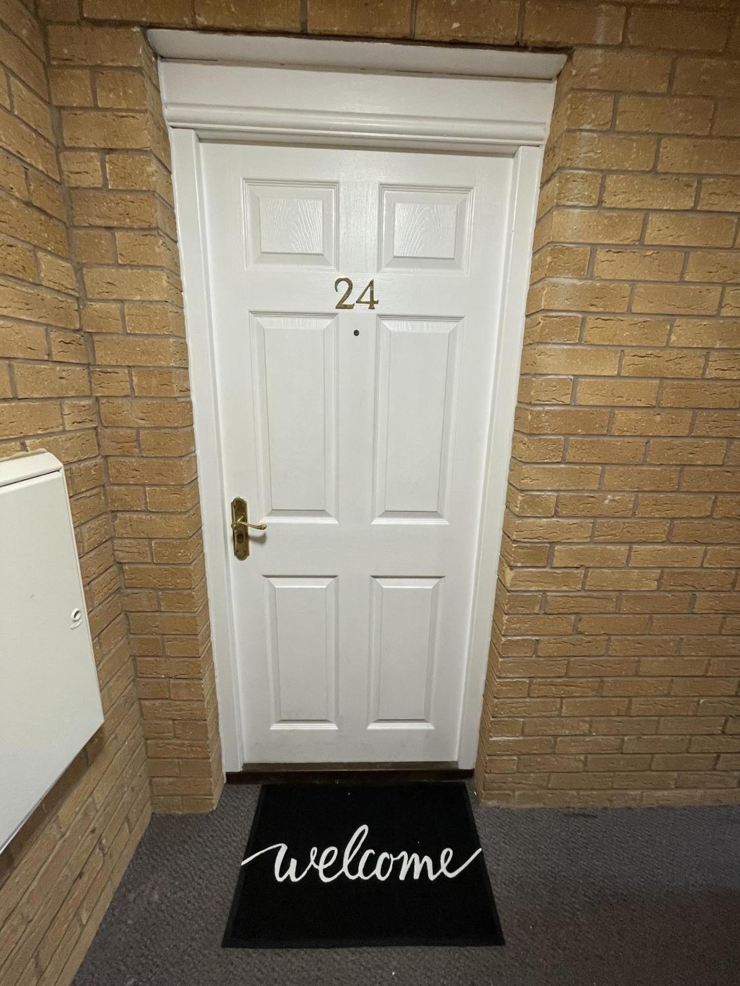 No24 - 2-Bed Boutique Apartment - Hosted By Hutch Lifestyle Royal Royal Leamington Spa Exterior foto