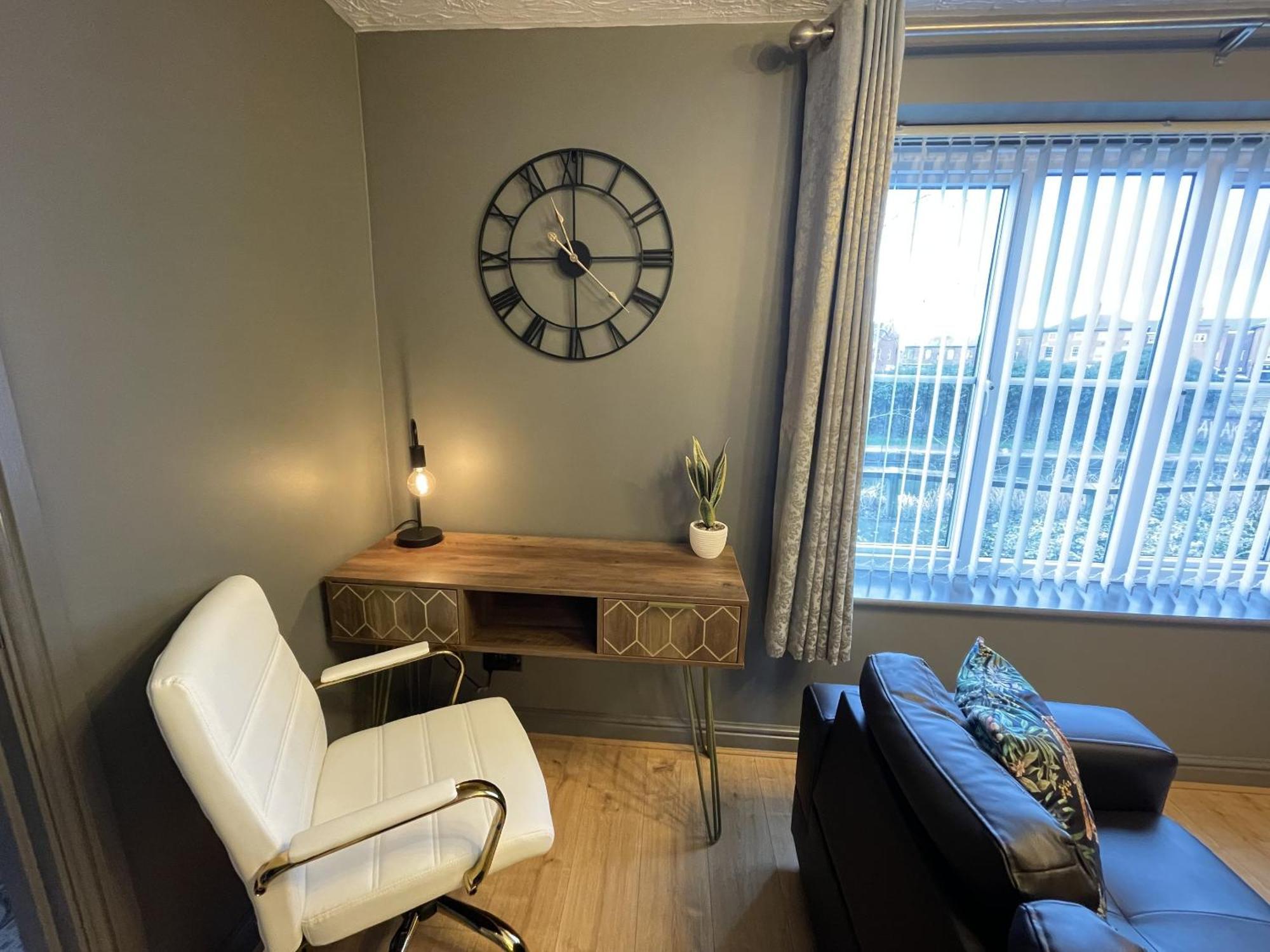 No24 - 2-Bed Boutique Apartment - Hosted By Hutch Lifestyle Royal Royal Leamington Spa Exterior foto